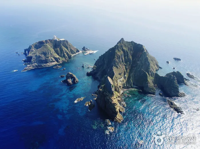 독도를 상공에서 바라본 사진