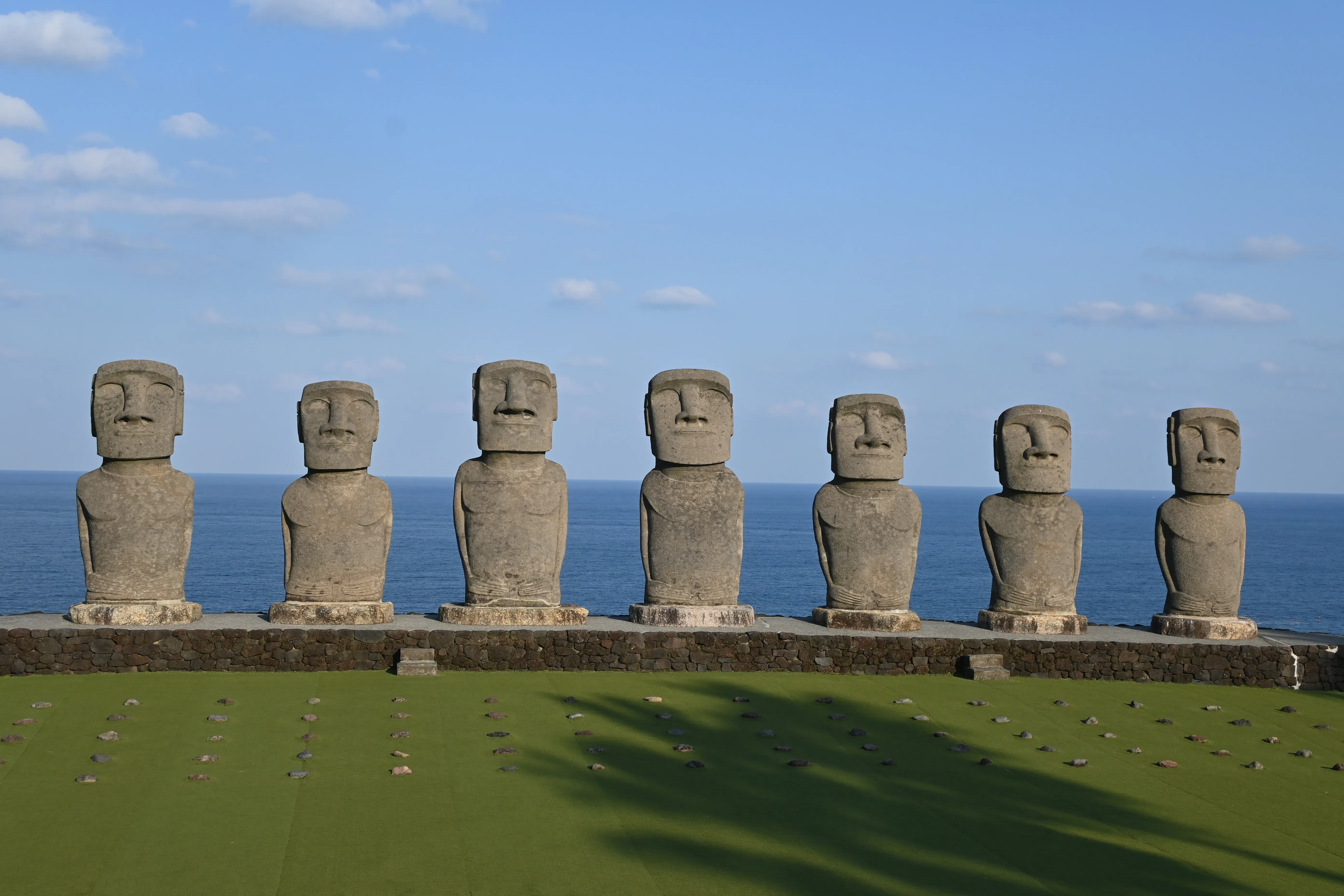 Sunmesse Nichinan's Moai statues