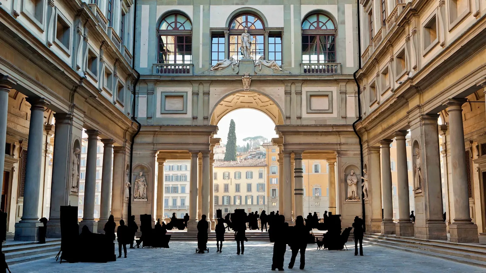 Exterior of the Uffizi Galleries in Florence and a travel itinerary