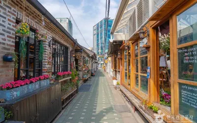 익선동 한옥거리 골목 쇼핑 — 서울 관광지