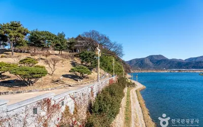 영남루·밀양강 야경 — 밀양 관광지