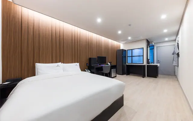 군산 라온 펜션호텔 (laon hotel drive in) — 군산 펜션