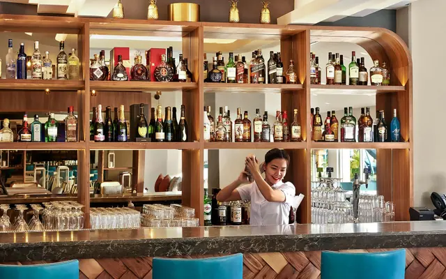 Crowne Plaza Resort Saipan Bar & lounge