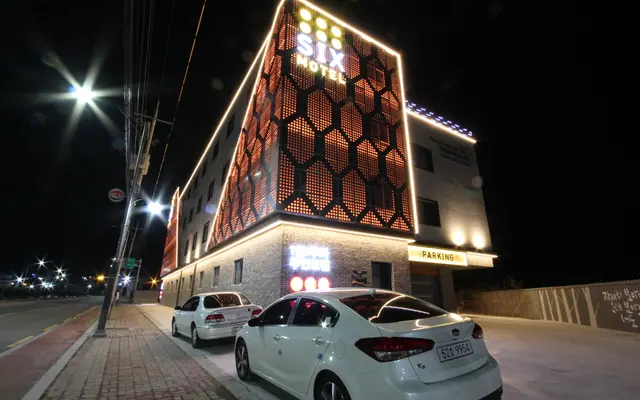 영덕 식스(SIX HOTEL) 외관