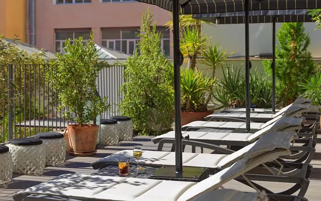 H10 메트로폴리탄 수영장
