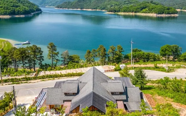충주 충주호반펜션 — 충주 펜션