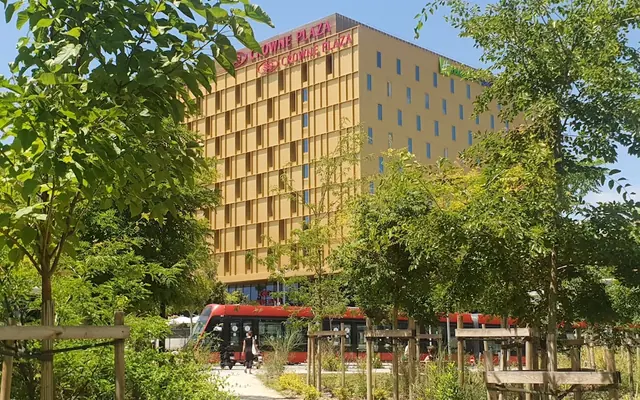 크라운 플라자 니스 그랜드 아레나스 바이 IHG 외관