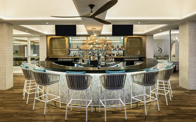 Crowne Plaza Guam Bar & lounge