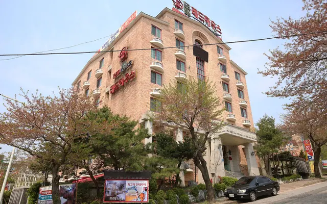 아산 레드 하우스 외관