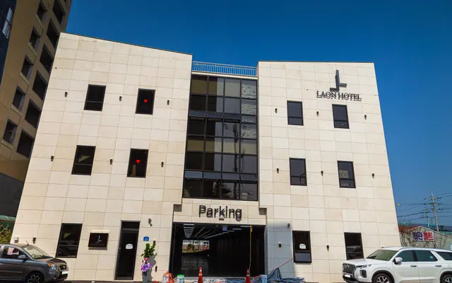 군산 라온 펜션호텔 (laon hotel drive in) 외관