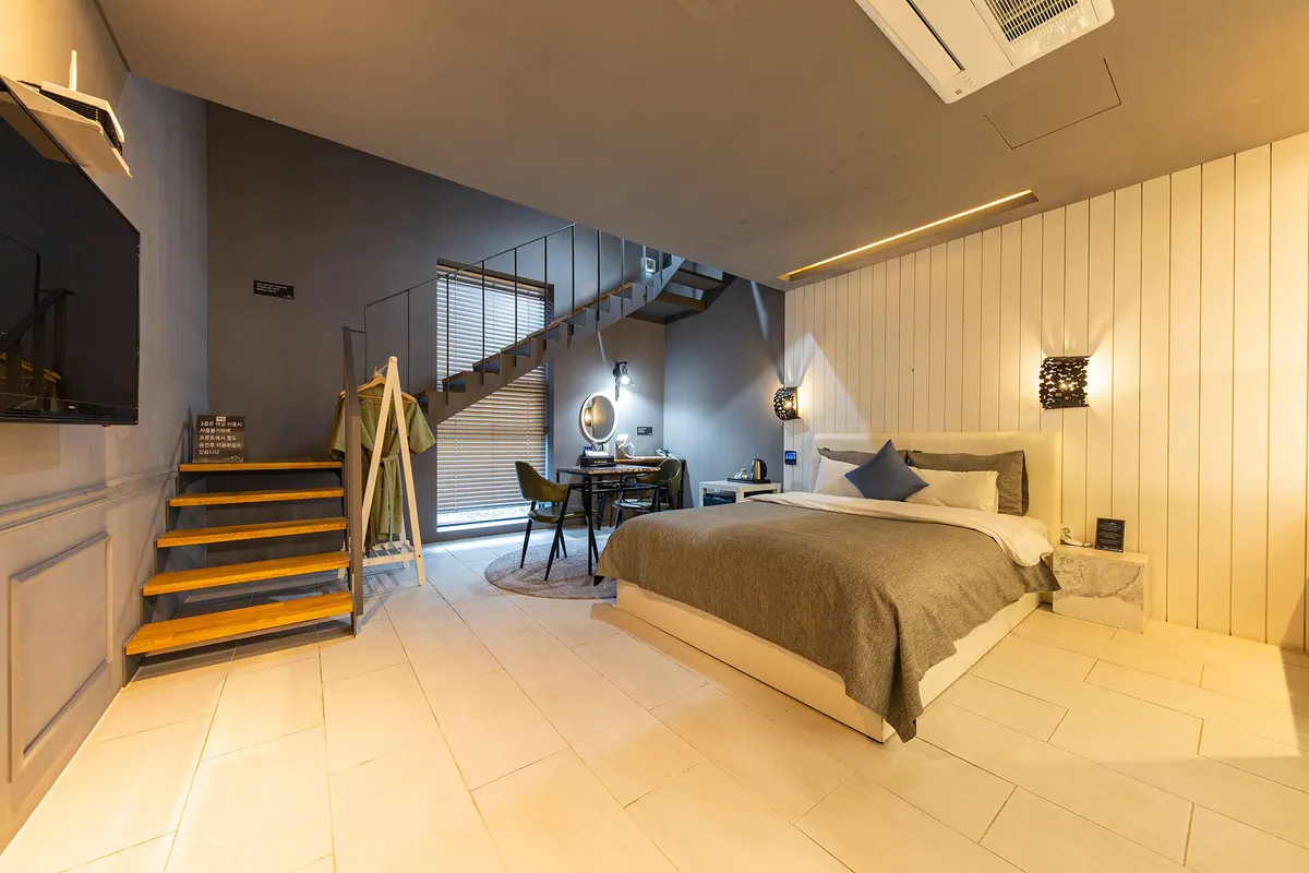 충주 더 10월(Drive in Hotel) 대표 사진