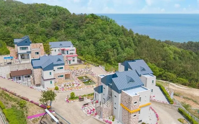 삼척 산토리니펜션(용화해수욕장) — 삼척 펜션