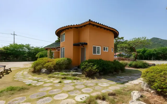 황토 복분자 펜션 외관