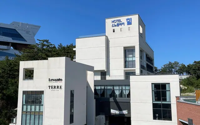 삼척(장호항) 힐스노클비치 Hotel 외관
