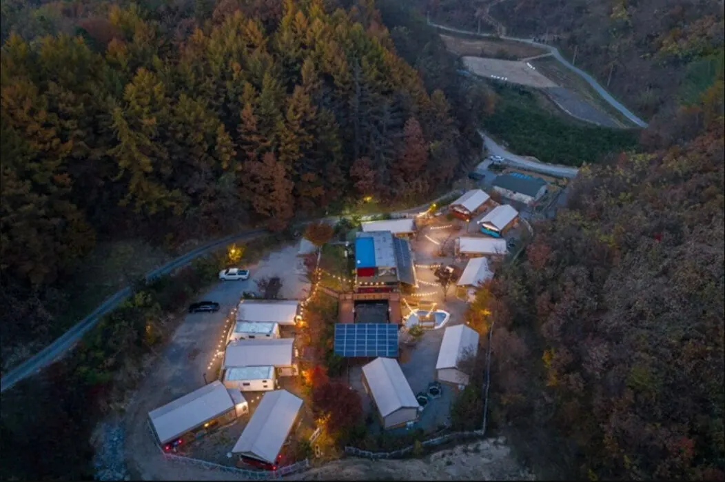 제천 무도글램핑카라반 대표 사진