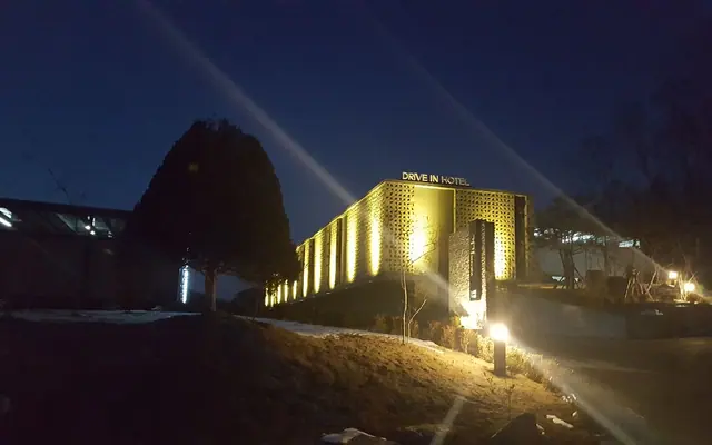 제천 거기 무인텔 (1대1 Drive-In) 외관