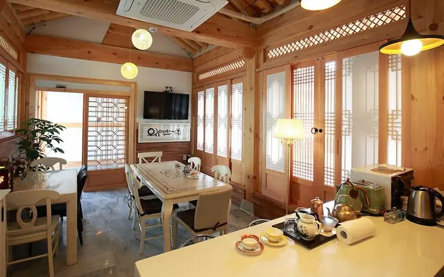 위연재 한옥스테이 조식·레스토랑