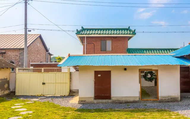 buyeo geumsari red roof house 외관